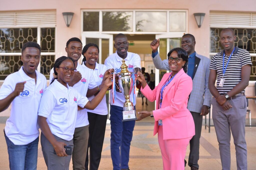 We did it: The champions present the Trophy won at national level to the Vice chancellor the dean and the patron